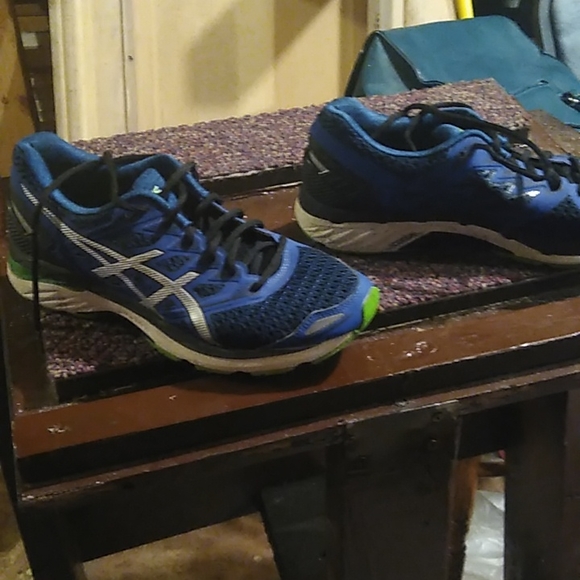 Shoes - Picture 2 of 2